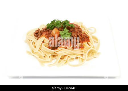 Spaghetti Bolognese isoliert auf weißem Hintergrund Stockfoto