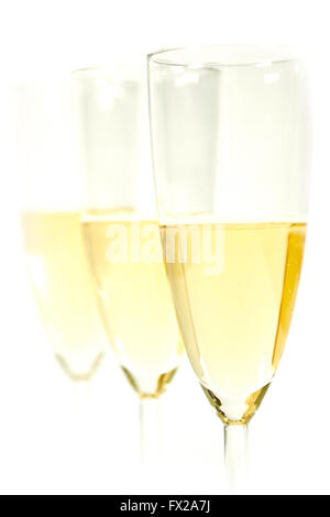 Drei Gläser Champagner schießen in high-Key mit weißem Hintergrund Stockfoto