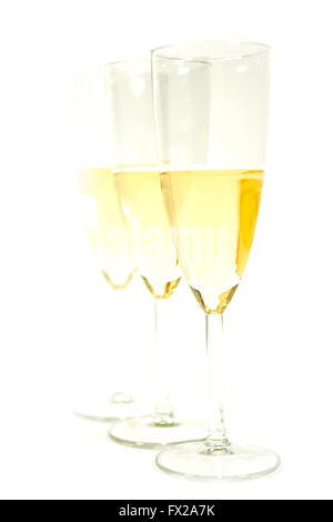 Drei Gläser Champagner schießen in high-Key mit weißem Hintergrund Stockfoto