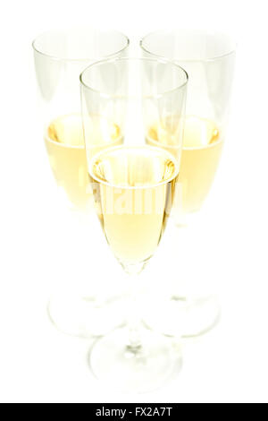 Drei Gläser Champagner schießen in high-Key mit weißem Hintergrund Stockfoto