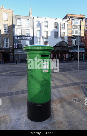 Grüne Post Box in Dublin, Republik Irland-1 Stockfoto