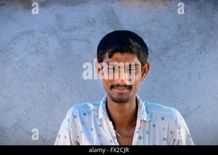 Porträt des jungen Inder Pydhone, Süd-Mumbai Stockfoto