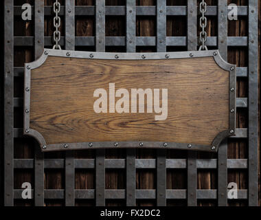 Alte Holz Platte oder Zeichen auf Kette Stockfoto
