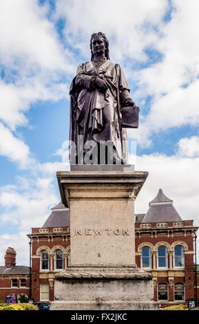 Statue von Sir Isaac Newton, St Peter's hill, Grantham, Lincolnshire, UK. Stockfoto