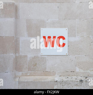 ein WC-Zeichen im park Stockfoto