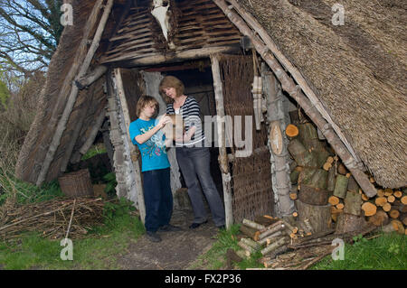 Erholung der runde Häuser, Einbaum und süßen Spur der Eisenzeit, glastonbury Lake Village, Somerset, UK. Stockfoto