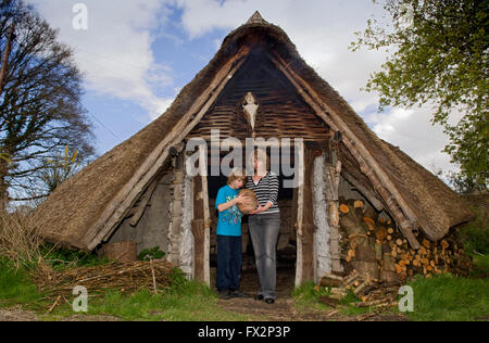 Erholung der runde Häuser, Einbaum und süßen Spur der Eisenzeit, glastonbury Lake Village, Somerset, UK. Stockfoto