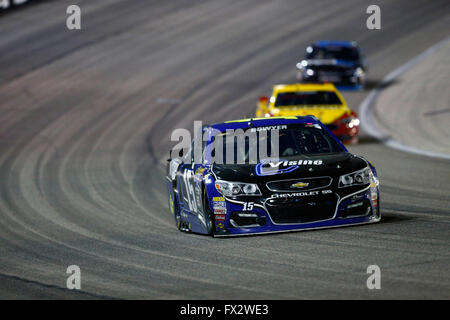 Ft. Worth, TX, USA. 9. April 2016. Ft. Worth, TX - 9. April 2016: Clint Bowyer (15) Schlachten für Position während der Duck Commander 500 auf dem Texas Motor Speedway in ft. Worth, TX. Bildnachweis: Csm/Alamy Live-Nachrichten Stockfoto