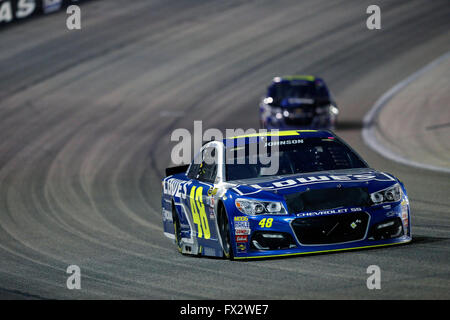 Ft. Worth, TX, USA. 9. April 2016. Ft. Worth, TX - 9. April 2016: Jimmie Johnson (48) Schlachten für Position während der Duck Commander 500 auf dem Texas Motor Speedway in ft. Worth, TX. Bildnachweis: Csm/Alamy Live-Nachrichten Stockfoto