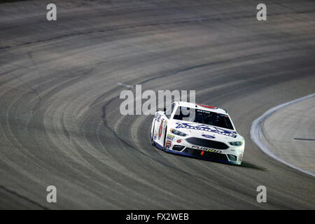 Ft. Worth, TX, USA. 9. April 2016. Ft. Worth, TX - 9. April 2016: Trevor Bayne (6) Schlachten für Position während der Duck Commander 500 auf dem Texas Motor Speedway in ft. Worth, TX. Bildnachweis: Csm/Alamy Live-Nachrichten Stockfoto