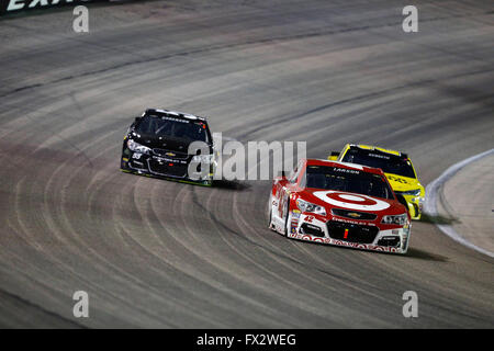 Ft. Worth, TX, USA. 9. April 2016. Ft. Worth, TX - 9. April 2016: Kyle Larson (42) Schlachten für Position während der Duck Commander 500 auf dem Texas Motor Speedway in ft. Worth, TX. Bildnachweis: Csm/Alamy Live-Nachrichten Stockfoto