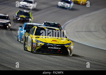 Ft. Worth, TX, USA. 9. April 2016. Ft. Worth, TX - 9. April 2016: Carl Edwards (19) Schlachten für Position während der Duck Commander 500 auf dem Texas Motor Speedway in ft. Worth, TX. Bildnachweis: Csm/Alamy Live-Nachrichten Stockfoto