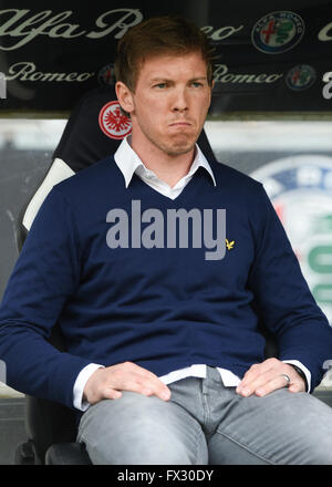 Hoffenheim Kopf, die bei der deutschen Fußball-Bundesliga-Fußball Trainer Julian Nagelsmann abgebildet match zwischen Eintracht Frankfurt und TSG 1899 Hoffenheim in Frankfurt Am Main, Deutschland, 9. April 2016. Foto: ARNE DEDERT/dpa Stockfoto