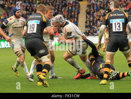 Ricoh Arena in Coventry, UK. 9. April 2016. Sieg im Europacup. Wespen im Vergleich zu Exeter Chiefs. Thomas Waldrom für Exeter im Einsatz. Bildnachweis: Aktion Plus Sport/Alamy Live-Nachrichten Stockfoto