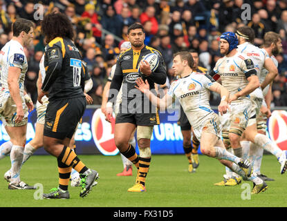 Ricoh Arena in Coventry, UK. 9. April 2016. Sieg im Europacup. Wespen im Vergleich zu Exeter Chiefs. Charles Piutau in Aktion für Wespen. Bildnachweis: Aktion Plus Sport/Alamy Live-Nachrichten Stockfoto