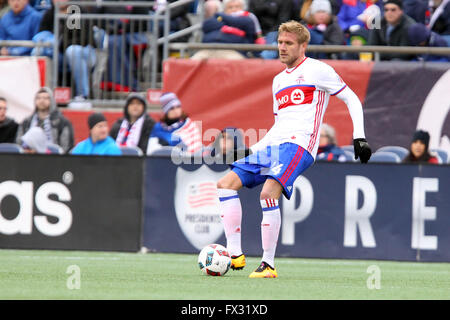 9. April 2016; Foxborough, Massachusetts, USA; Toronto FC-Verteidiger Damien Perquis (24) in Aktion während der zweiten Hälfte des ein MLS-Spiel zwischen den New England Revolution und Toronto FC im Gillette Stadium. Die gamed endete mit einem 1: 1-Unentschieden. Anthony Nesmith/Cal-Sport-Medien Stockfoto