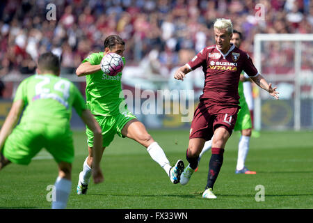 Turin, Italien. 10. April 2016. Serie A Fußball. Torino gegen Atalanta Bergamo. Maxi Lopez spielt den Ball Credit: Action Plus Sport Bilder/Alamy Live News Stockfoto