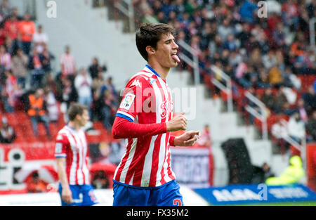 Gijón, Spanien. 10. April 2016. Pablo Perez (Mittelfeldspieler, Real Sporting de Gijon) während Fußball-Spiel des spanischen "La Liga" zwischen Real Sporting de Gijon und Real Club Celta de Vigo Molinón Stadion am 10. April 2016 in Gijon, Spanien. Bildnachweis: David Gato/Alamy Live-Nachrichten Stockfoto