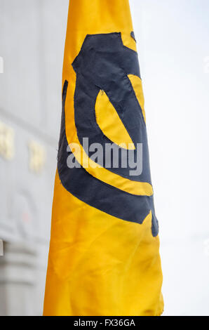 London, UK.  10. April 2016 Zehntausende von Menschen nahmen an der Prozession von der Sri Guru Singh Sabha Gurdwara Vaisakhi, das Erntedankfest feiern.  Bildnachweis: Ilyas Ayub / Alamy Live News Stockfoto