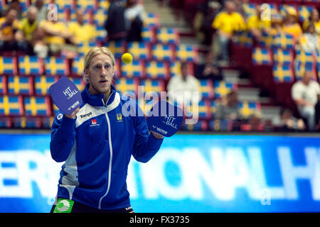 Malmö, Schweden, 10. April 2016. Schwedische Torhüter, Mikael Appelgren, bereitet seine Reaktionen vor dem Spiel gegen Spanien während der IHF 2016 Herren Olympischen Qualifikationsturnier in Malmö Arena. Bildnachweis: OJPHOTOS/Alamy Live-Nachrichten Stockfoto