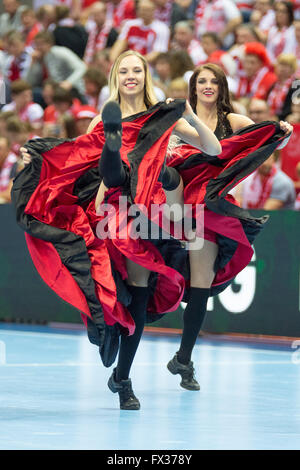 ERGO ARENA, Danzig, Polen, 10. April 2016. 2016 IHF Männer Olympia Qualifikationsturnier, Cheerleader FLEX Sopot Show während der Handball Spiel Polen V Tunesien, Credit: Tomasz Zasinski / Alamy Live News Stockfoto