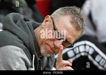 Köln, Deutschland. 10. April 2016. Fußball, Bundesliga, Spieltag 29, 10.04.2016, Köln, Deutschland, 1. FC Köln gegen Bayer 04 Leverkusen: Manager Peter Stoeger (Köln). Bildnachweis: Jürgen Schwarz/Alamy Live-Nachrichten Stockfoto