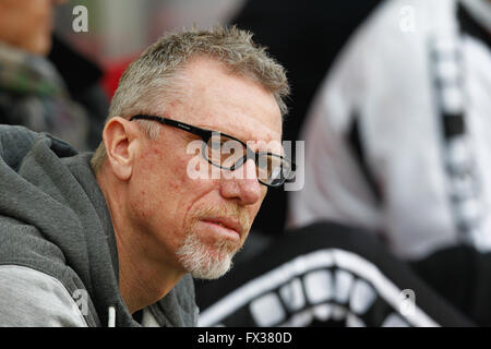 Köln, Deutschland. 10. April 2016. Fußball, Bundesliga, Spieltag 29, 10.04.2016, Köln, Deutschland, 1. FC Köln gegen Bayer 04 Leverkusen: Manager Peter Stoeger (Köln). Bildnachweis: Jürgen Schwarz/Alamy Live-Nachrichten Stockfoto