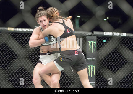 Zagreb, Kroatien. 10. April 2016. Maryna Moroz Niederlagen Cristina Stanciu über einstimmigen Beschluss. Maryna Moroz Vs Cristina Stanciu Credit: Dan Cooke/Alamy Live News Stockfoto