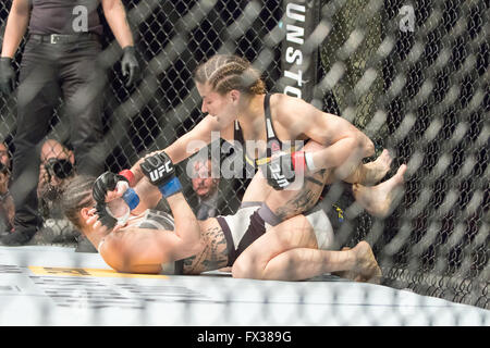 Zagreb, Kroatien. 10. April 2016. Maryna Moroz Niederlagen Cristina Stanciu über einstimmigen Beschluss. Maryna Moroz Vs Cristina Stanciu Credit: Dan Cooke/Alamy Live News Stockfoto