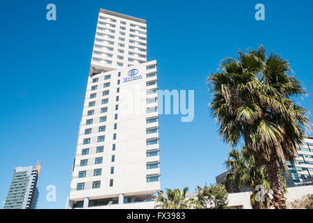 Diagonal Mar Hilton Hotel gegenüber Diagonal Mar Einkaufszentrum entlang der Passeig del Taulat Street, Port Forum,Barcelona.Spain. Stockfoto