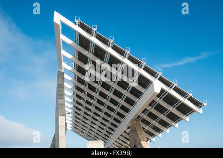 Solar-Panel, Placa Fotovoltaica, internationalen Segelsport centre, Parc De La Forum, Bezirk Sant Marti, Barcelona, Spanien Stockfoto