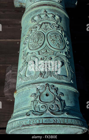 St. Augustine, Florida, USA.  Fort San Marcos, 1672-1695 errichtet.  Wappen auf spanischen Kanone. Stockfoto