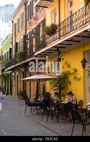 Austauschplatz Gasse, schuf im Jahre 1831 als ein Fußgängerweg für lokalen Händlern, in New Orleans French Quarter. Stockfoto