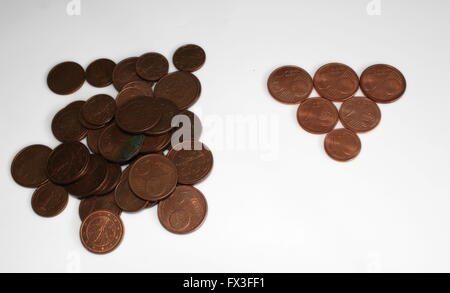 Haufenweise Geld (Euro-Cent), sauber und schmutzig. Stockfoto