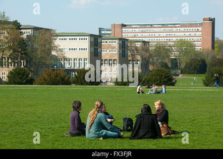 Köln, Sülz, Universitätsstrasse, Universität Zu Köln, Universitätsgebäude bin Grüngürtels. Stockfoto