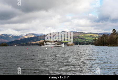 Der Schwan, ein Vergnügen-Dampfer am Lake Windermere im englischen Lake District, Cumbria. Stockfoto