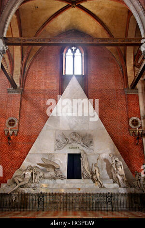 Canovas Marmor Pyramide Mausoleum in Santa Maria Gloriosa dei Frari ('I Frari"), Sestiere di San Polo, Venedig, Italien Stockfoto