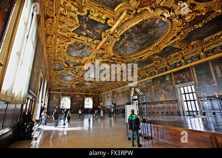 Die Salla del Maggior Consiglio ("Kammer des großen Rates") im Palazzo Ducale, Venedig, Veneto, Italien. Stockfoto