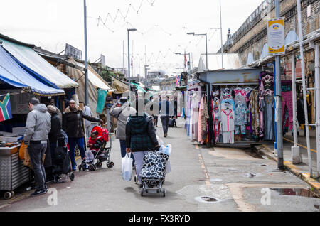 Ein Blick nach unten Shepherds Bush Market in London. Stockfoto