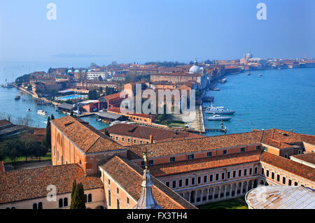 Blick auf die Insel Giudecca vom Belfried ("Campanile") von San Giorgio Maggiore, Venedig, Italien. Stockfoto