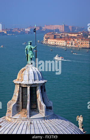 Blick auf das Bacino di San Marco (Markusplatz Becken) aus der Belfried ("Campanile") von San Giorgio Maggiore, Venedig, Italien. Stockfoto