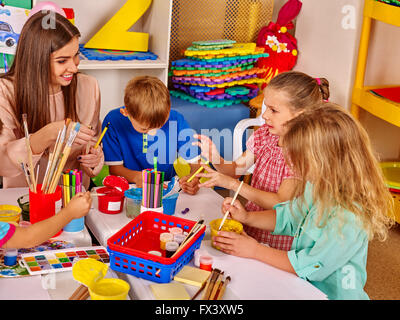 Kinder und Lehrer Ausbildung kreativ engagieren. Stockfoto