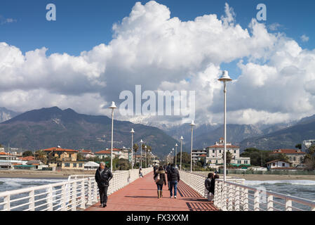 Pier in Marina di Massa, Toskana, Italien, EU, Europa Stockfoto