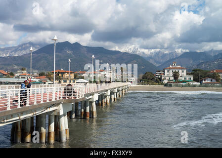 Pier in Marina di Massa, Toskana, Italien, EU, Europa Stockfoto