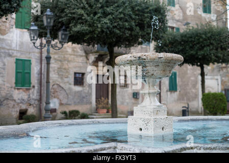 Brunnen in den wichtigsten Platz von Pitigliano, Grosseto, Italien, EU, Europa Stockfoto