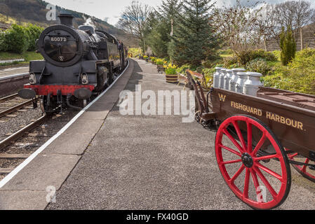 Llangollen Eisenbahn Spring Steam Gala April 2016. BR Standard 4MT Klasse 2-6-4 t No.80072 Glyndyfrdwy Bahnhof Stockfoto