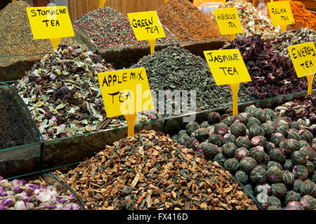 Tees bei den traditionellen orientalischen Markt Stockfoto