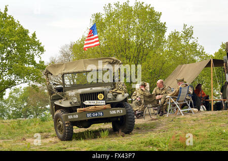 US Army Jeep. Restaurierte Klassiker historischen WWII Militärfahrzeug bei einer militärischen Veranstaltung am Tag der Befreiung in den Niederlanden. Stockfoto