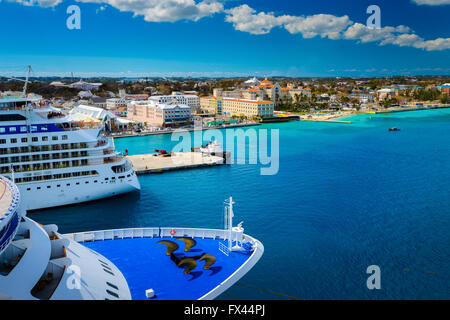 Kreuzfahrtschiff angedockt in Nassau Bahamas Stockfoto