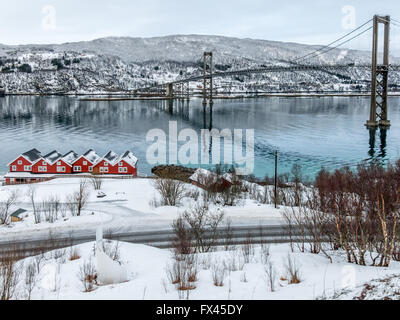 Tjeldsund Brücke überquert die Tjeldsundet Meerenge zwischen dem Festland und Insel Hinnoya in Troms, Norwegen Stockfoto